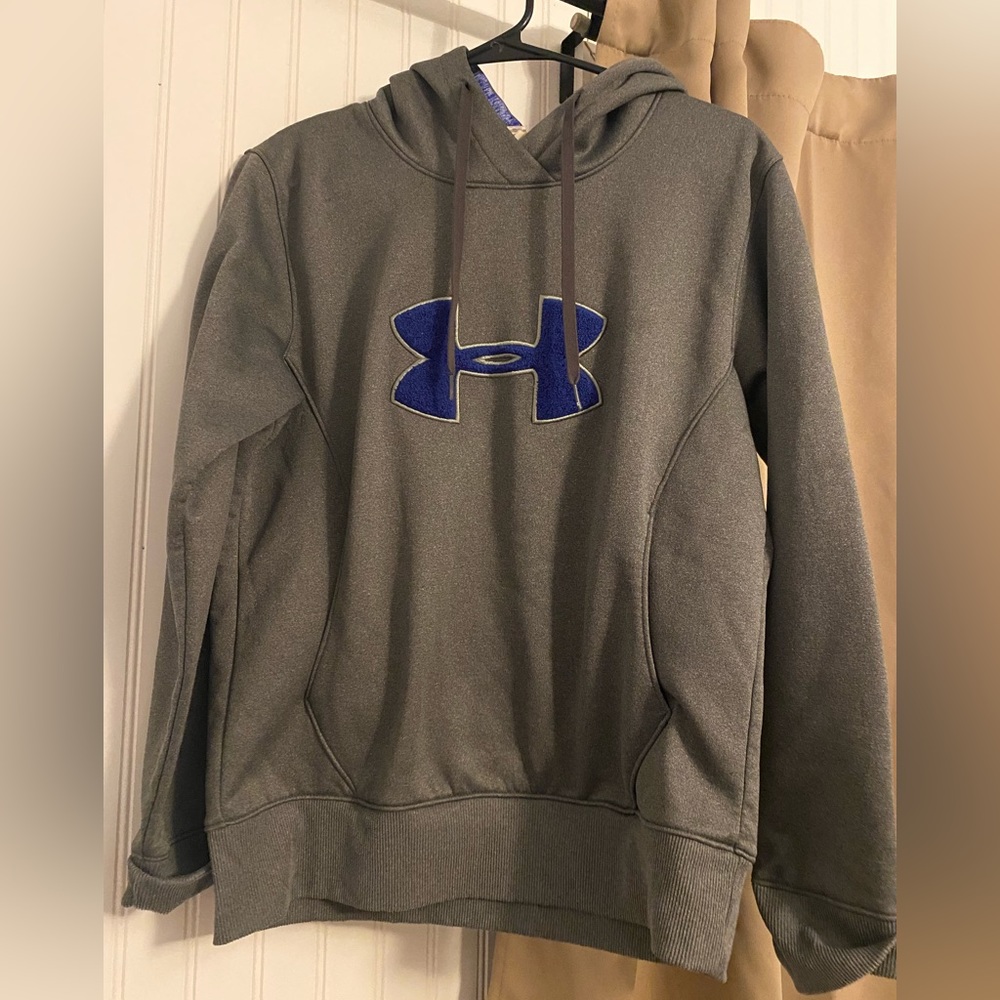 Under armour cold gear sweatshirt. Size medium